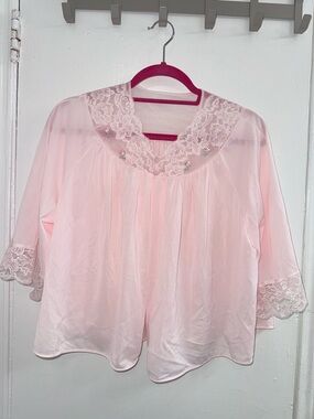 vintage Shadowline pastel pink nylon bed jacket featuring lace trim M
